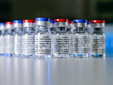 Már jövő héten megérkezhet Magyarországra az orosz vakcina