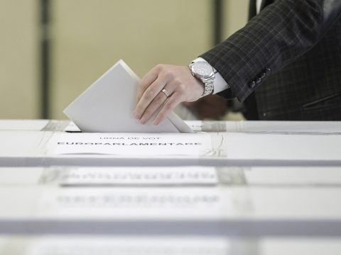 Végleges eredmények: PSD: 29,32%, PNL: 25,58%, USR-PLUS: 15,86%, RMDSZ: 5,89%