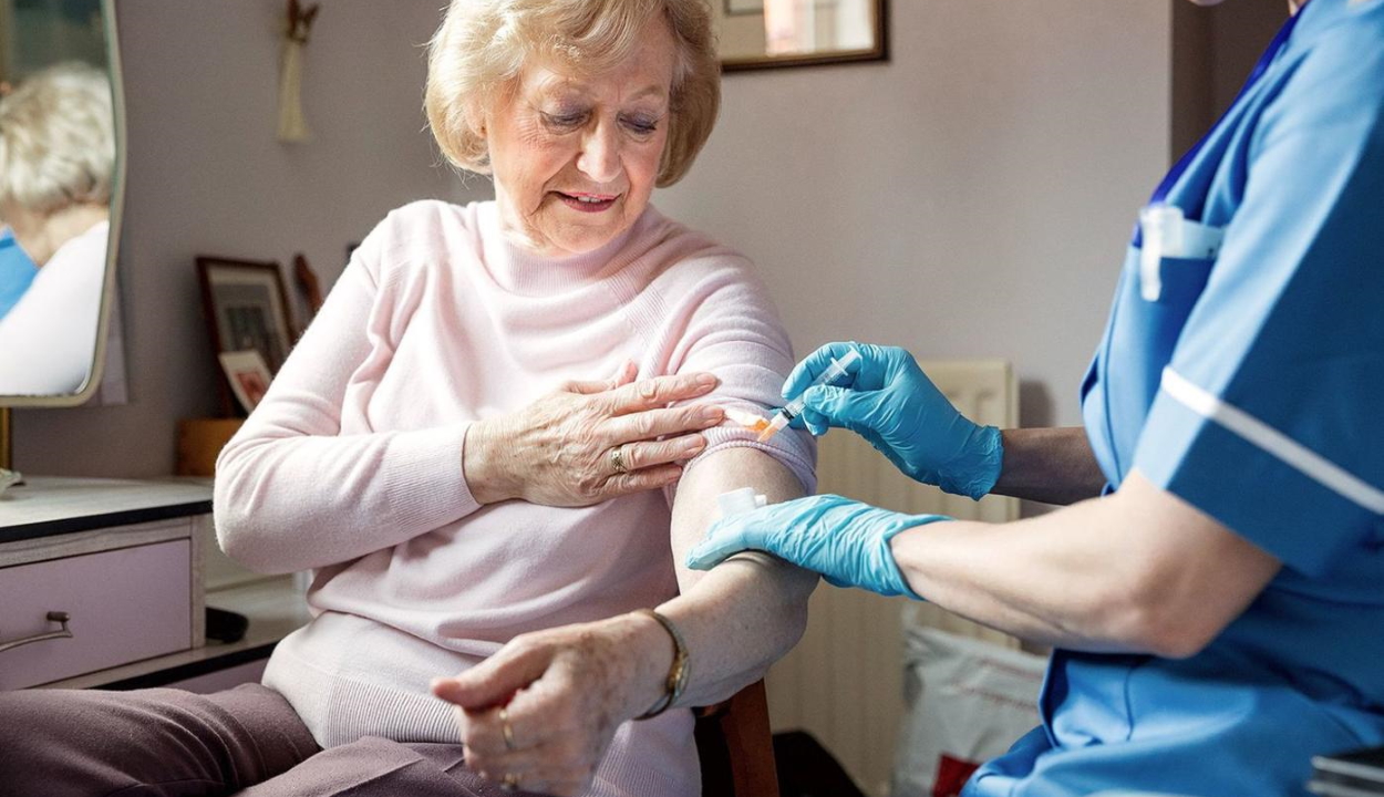 Alacsony az influenza ellen beoltott idősek aránya Romániában