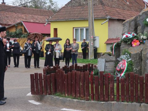 Szárazajta emlékezett