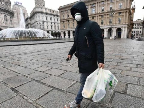 Genova belvárosában az utcai beszélgetést is tiltják a járványintézkedések