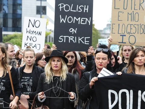 Alkotmányellenesnek találta a lengyel alkotmánybíróság a beteg magzatok művi vetélését