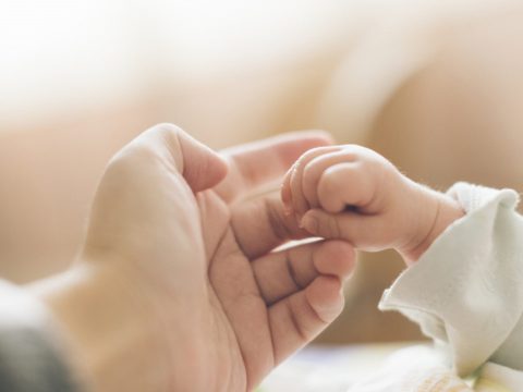 Egy 4 hónapos csecsemő is életét vesztette a koronavírus miatt