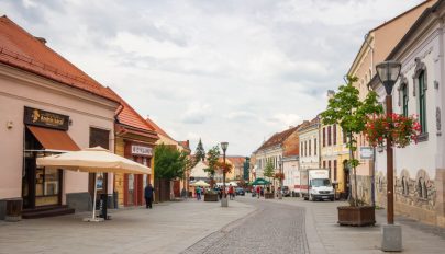 Hargita megyében kötelezővé válik a maszkviselés a zsúfolt kültéri helyeken