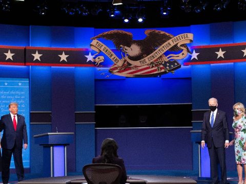Lényeges kérdésekről és higgadtan vitázott Trump és Biden az utolsó elnökjelölti vitán