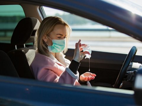 Vigyázzon a kézfertőtlenítővel az autóban, a szonda kimutathatja az alkoholt