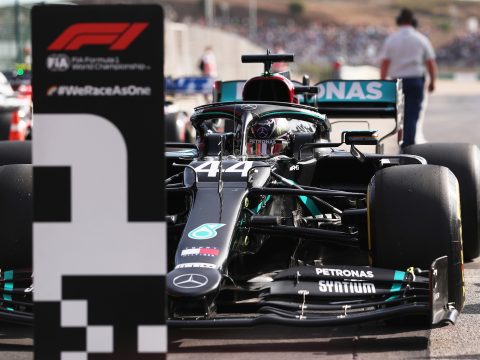 Forma-1: Hamilton minden idők legeredményesebb pilótájává vált