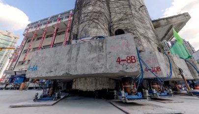 „Odébb sétált” egy épület Sanghajban