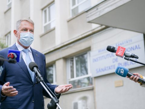 Iohannis: nem kell pánikba esni, de be kell tartani az egészségügyi óvintézkedéseket