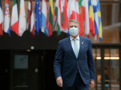 Iohannis: az oltási bizonyítványt orvosi célokra kellene felhasználni