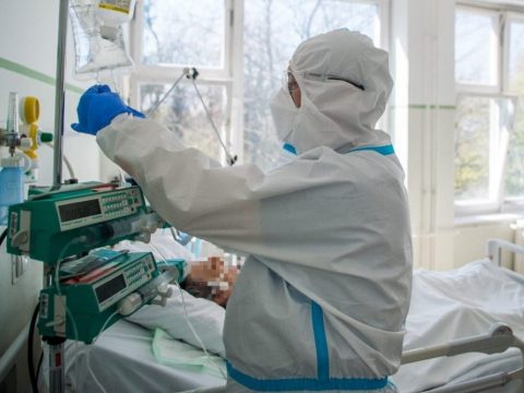 A koronavírussal kórházban kezeltek egyharmada később újabb kórházi kezelésre szorul