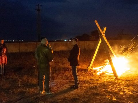 Tűzgyújtás az autonómia napján