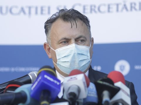 Egészségügyi miniszter: 176 intubált betegünk van, van hely a kórházakban