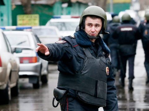 Molotov-koktéllal és késsel támadt rendőrökre egy iszlamista kamasz Tatárföldön