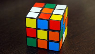 Egy kanadai játékgyártóhoz kerül a Rubik-kocka