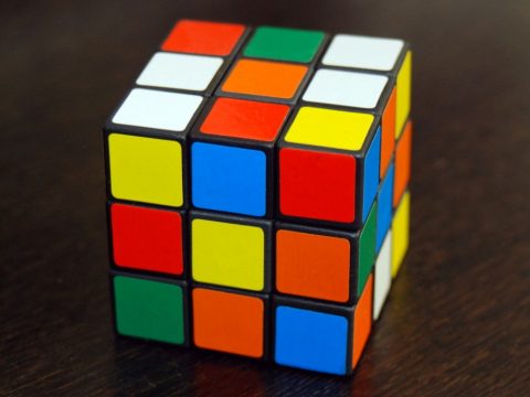 Egy kanadai játékgyártóhoz kerül a Rubik-kocka