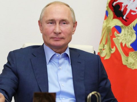 Putyin megkapta a védőoltás második komponensét