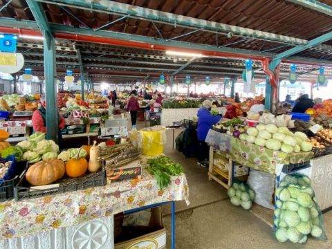A mezőgazdasági miniszter szerint csak 27 piacot zártak be az országban