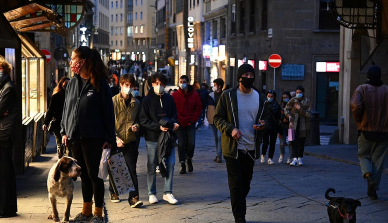 Nápoly és Firenze utcáit tömegek lepték el