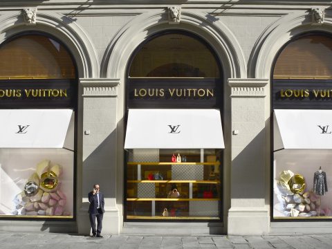 A luxusipar eladása 23 százalékkal eshet