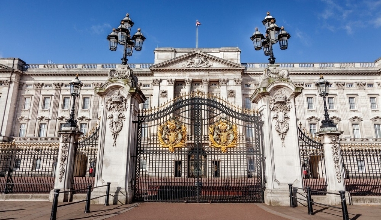 Háromezer műtárgyat költöztettek át a Buckingham-palotából