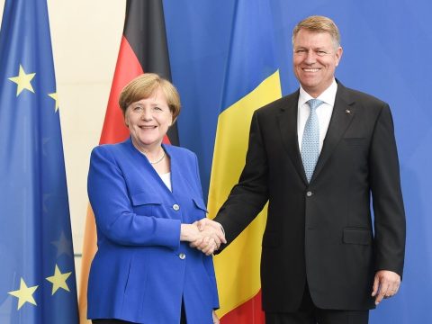 A COVID-járványról és az EU-költségvetésről beszélt telefonon Iohannis és Merkel