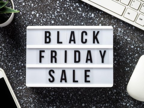 A román állampolgárok idén átlagban 2200 lejt szánnak a Black Friday-re