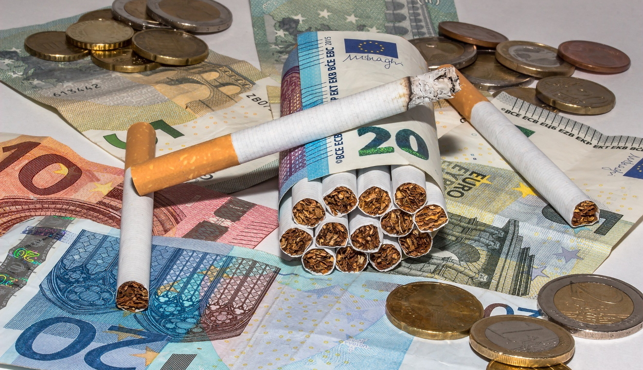 Több mint ezer csomag csempészcigarettával bukott le egy férfi Zágonban