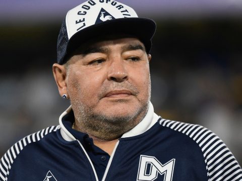 Elhunyt Diego Maradona