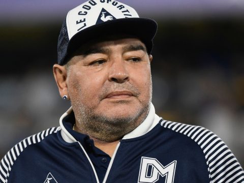 Életmentő műtéten esett át Diego Maradona