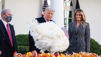 Donald Trump a hálaadás ünnepére kegyelmet adott két pulykának