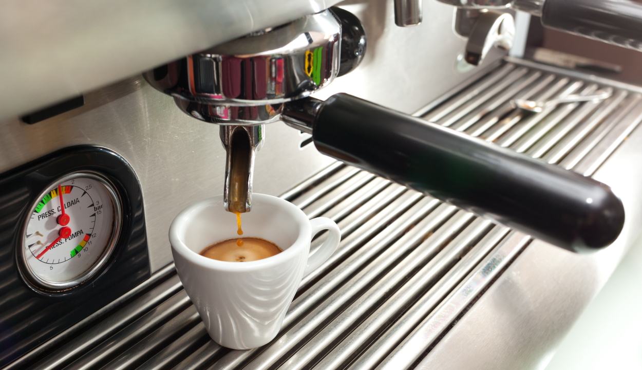 Miért szeretjük a kávét és milyen kávéfőzőt vegyünk, ha odáig vagyunk érte?