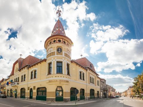 Az első székelyföldi település, amely megvédte a polgármesteri hivatalán szereplő Városháza feliratot