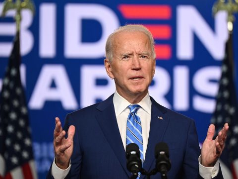 Amerikai elnökválasztás: Biden bizakodó, de még nem hirdeti magát győztesnek