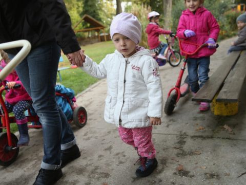 Egyszerűsödhetnek az örökbefogadások Romániában