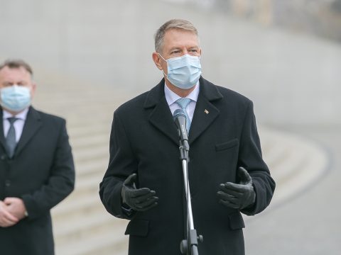 Iohannis: a tanulók és szüleik sokat veszítenek azzal, hogy a tanórák nem az iskolában zajlanak