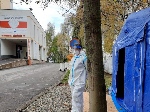 A csíkszeredai kórház 180 dolgozója kapta el a koronavírust a járvány kezdete óta