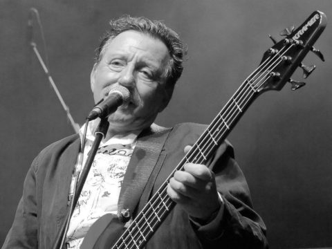 Meghalt Mihály Tamás, az Omega basszusgitárosa