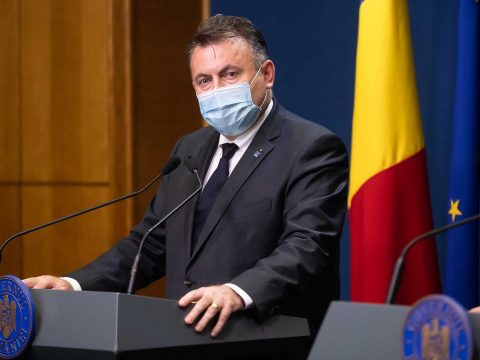 Tătaru a szülőknek: ne kezeljék otthon antibiotikummal gyerekeiket a koronavírus ellen