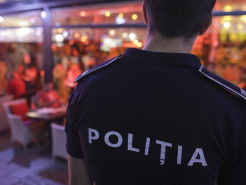 Források: éjszakai kijárási korlátozás bevezetését fontolgatja a kormány
