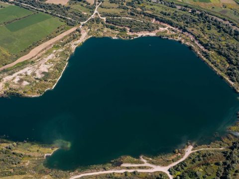 Ivóvizet a bányatóból