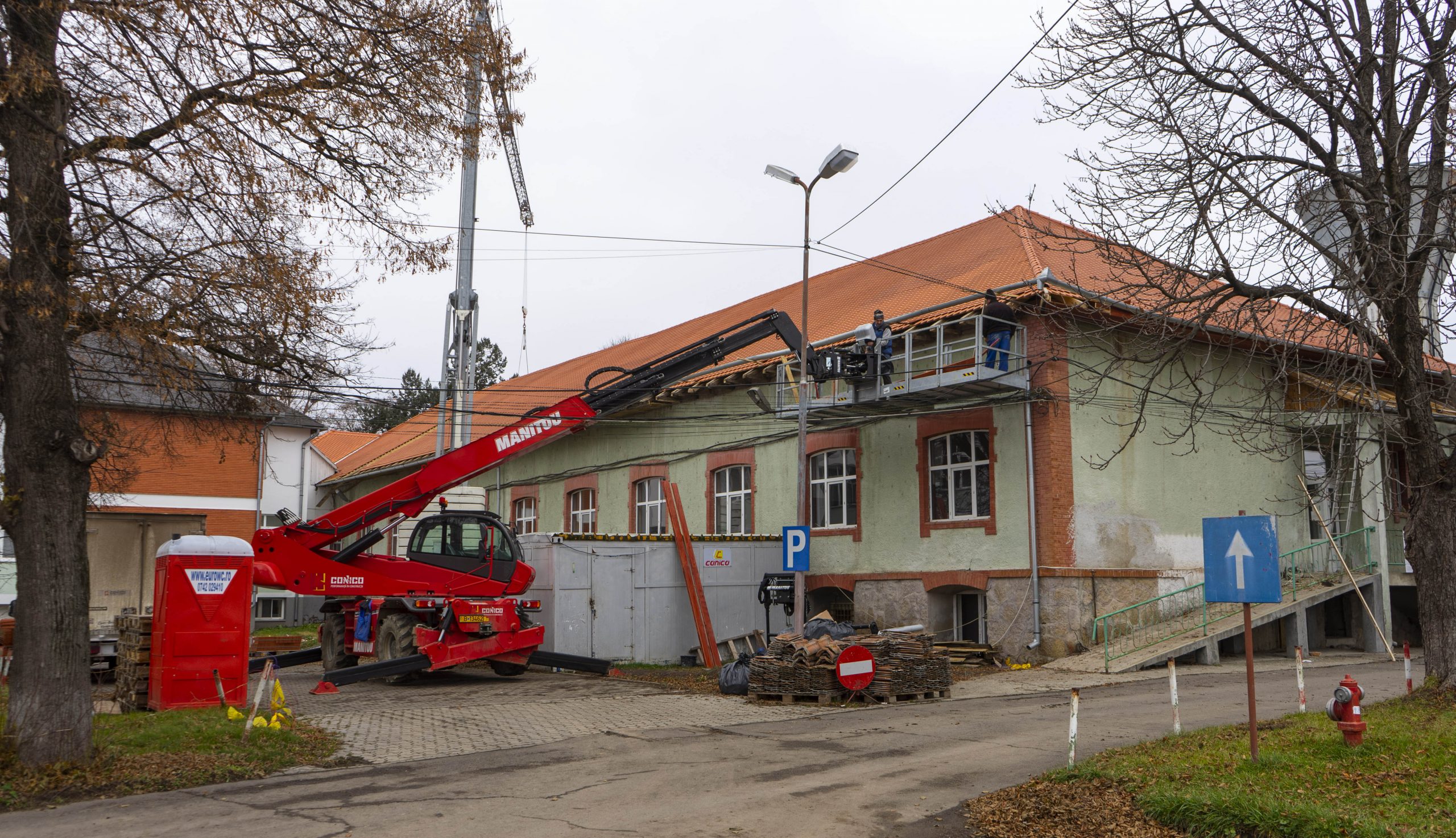 Amíg az időjárás engedi, dolgoznak