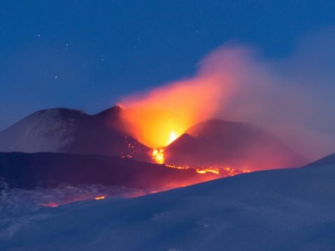 Kitört az Etna, földrengés rázta meg Szicíliát