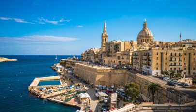 Csak negatív koronavírusteszttel lehet Máltára beutazni
