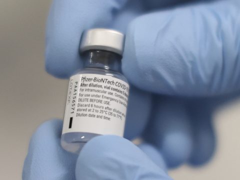 Újabb szállítmány érkezett Romániába a Pfizer-BioNTech vakcinából