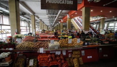 Iohannis: a hét végétől ismét kinyithatnak a beltéri piacok
