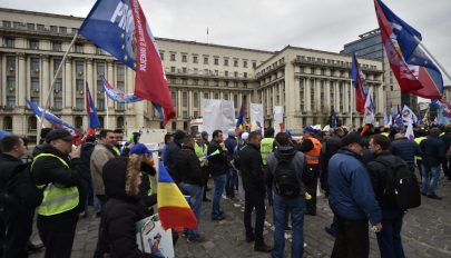 A bérbefagyasztások ellen tiltakoznak a védelem és a közrendfenntartó erők szakszervezetei