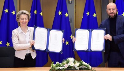 Az EU-vezetők aláírták a brit-uniós kereskedelmi kapcsolatokról szóló megállapodást