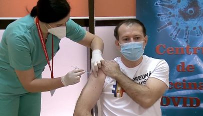 Megkapta a koronavírus elleni védőoltást Florin Cîţu miniszterelnök