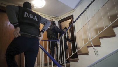 Egy ruhásszekrényben rejtőzve találtak meg egy Magyarországon lopásért körözött nőt Bukarestben